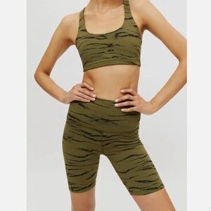 Beyond Yoga Women's Olive Wood Keep Pace 7" Biker Short Size M